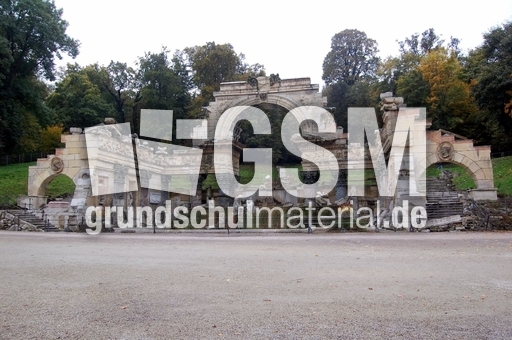 Schlosspark_Schönbrunn_Römische_Ruine_1.JPG